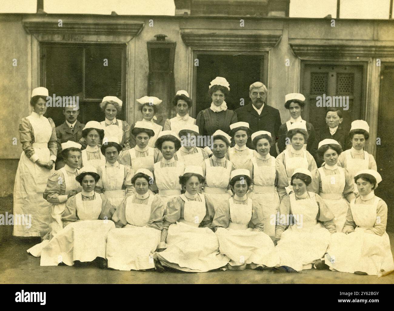 ARCHIVE BOX 3 ARC 0089  D593  Reference: 001390    DR ROBERT MILNE WITH HIS STAFF             DATE : C 1900  THE C.M.O.WITH HIS STAFF FROM HER MAJESTY`S HOSPITAL , STEPNEY CAUSEWAY , London , England Stock Photo